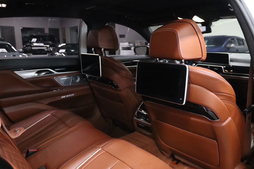 2018 BMW 7 Series Image 27