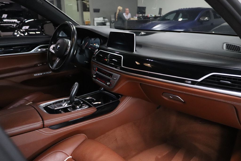 2018 BMW 7 Series Image 30