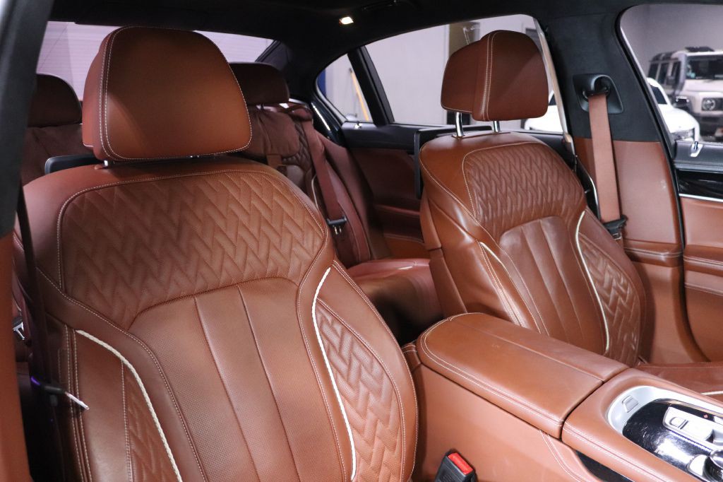 2018 BMW 7 Series Image 31