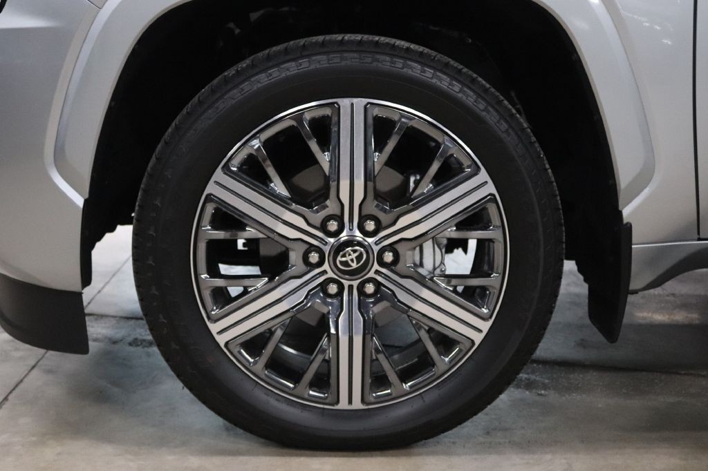 2025 Toyota Sequoia Image 38