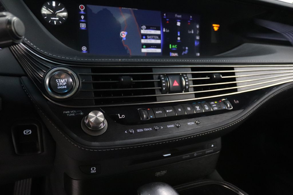 2018 Lexus LS Image 32