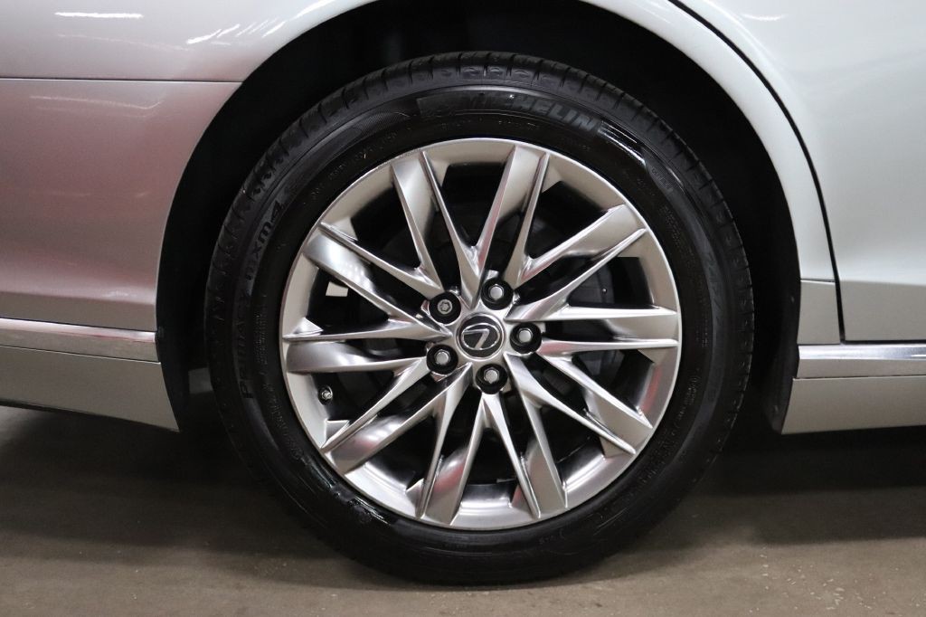 2018 Lexus LS Image 39