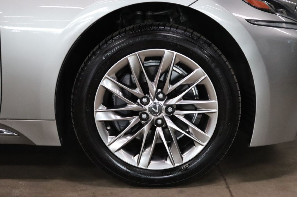 2018 Lexus LS Image 40