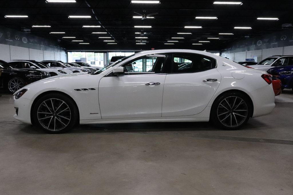 2019 Maserati Ghibli Image 2