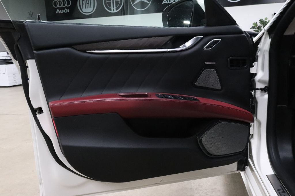 2019 Maserati Ghibli Image 9