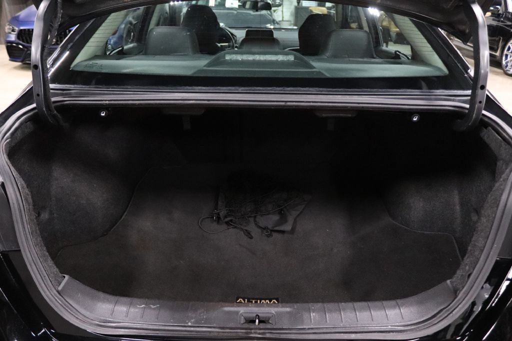 2019 Nissan Altima Image 17