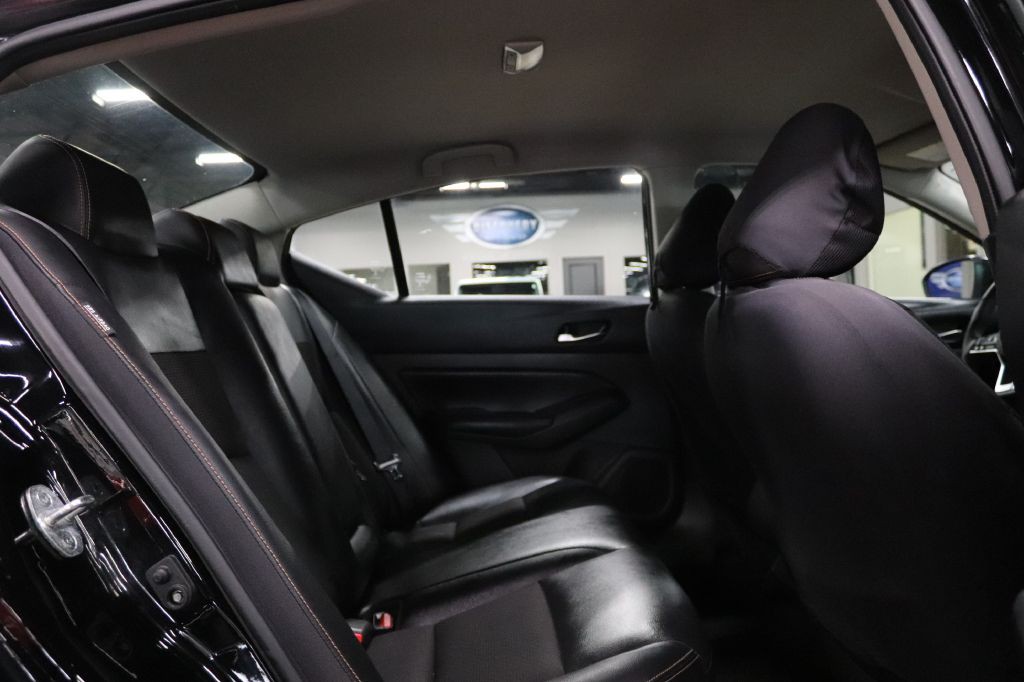 2019 Nissan Altima Image 19