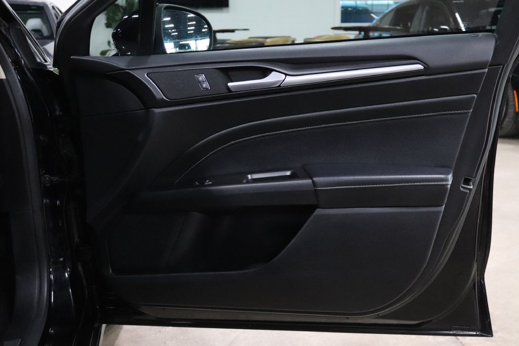 2020 Ford Fusion Image 22