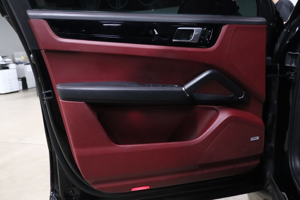 2019 Porsche Cayenne Image 9