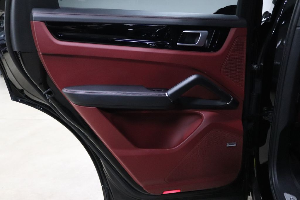 2019 Porsche Cayenne Image 13