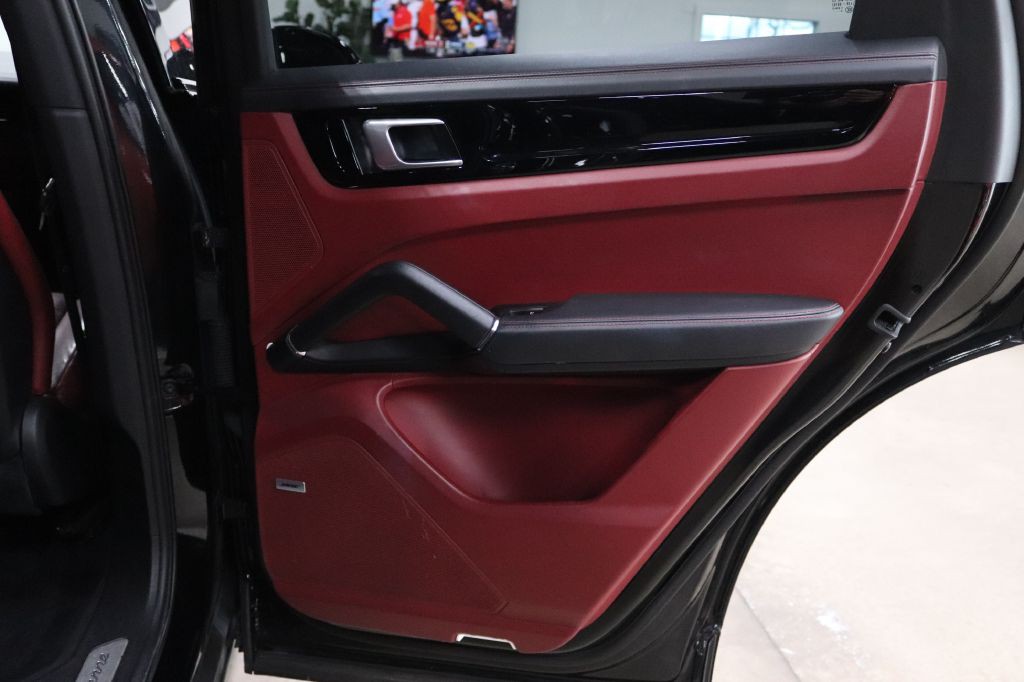 2019 Porsche Cayenne Image 18