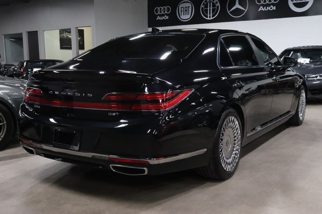 2020 Genesis G90 Image 5
