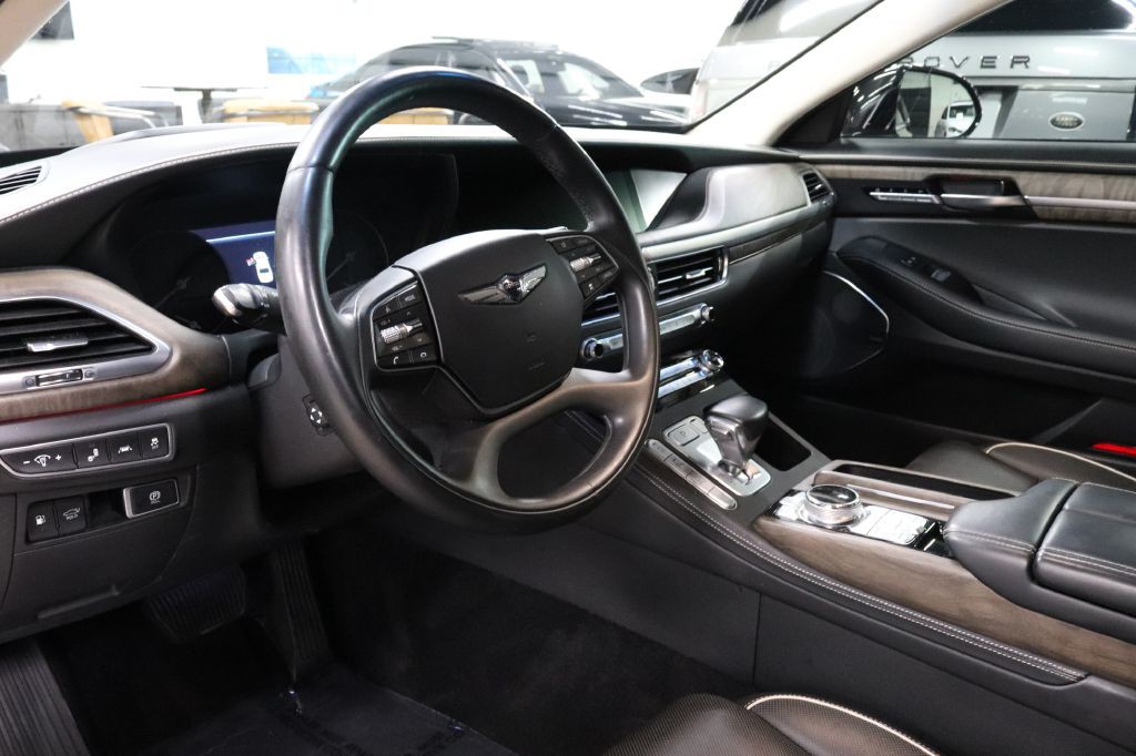 2020 Genesis G90 Image 9