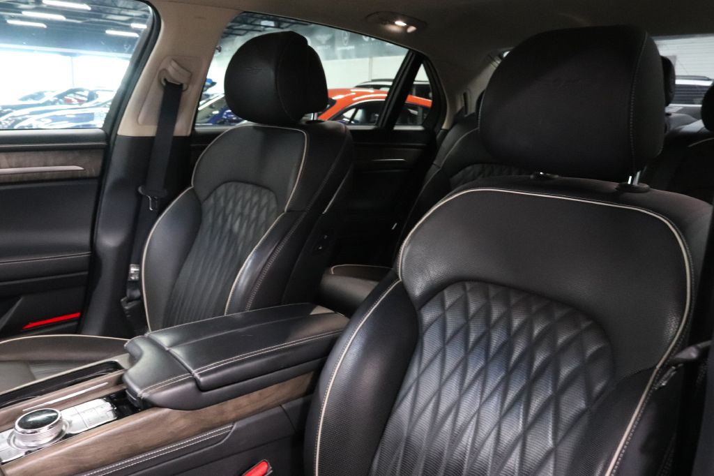 2020 Genesis G90 Image 10