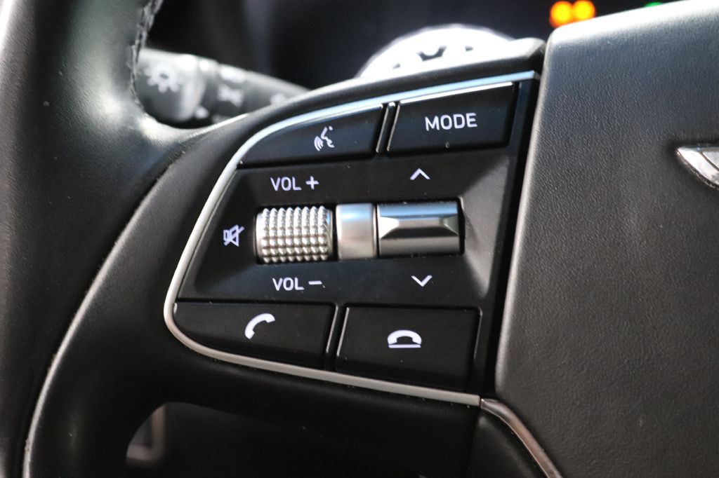 2020 Genesis G90 Image 11
