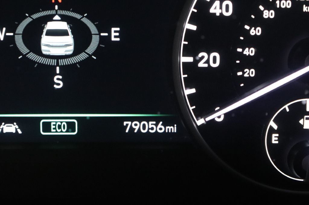 2020 Genesis G90 Image 19