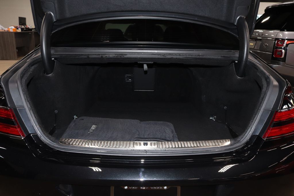 2020 Genesis G90 Image 25