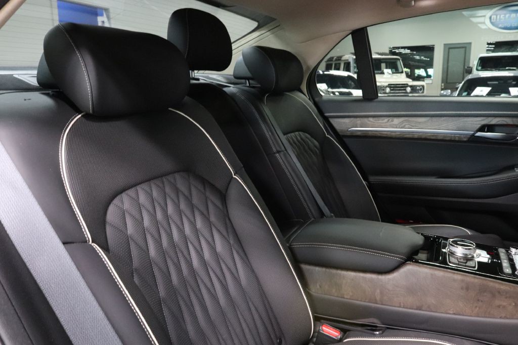 2020 Genesis G90 Image 28