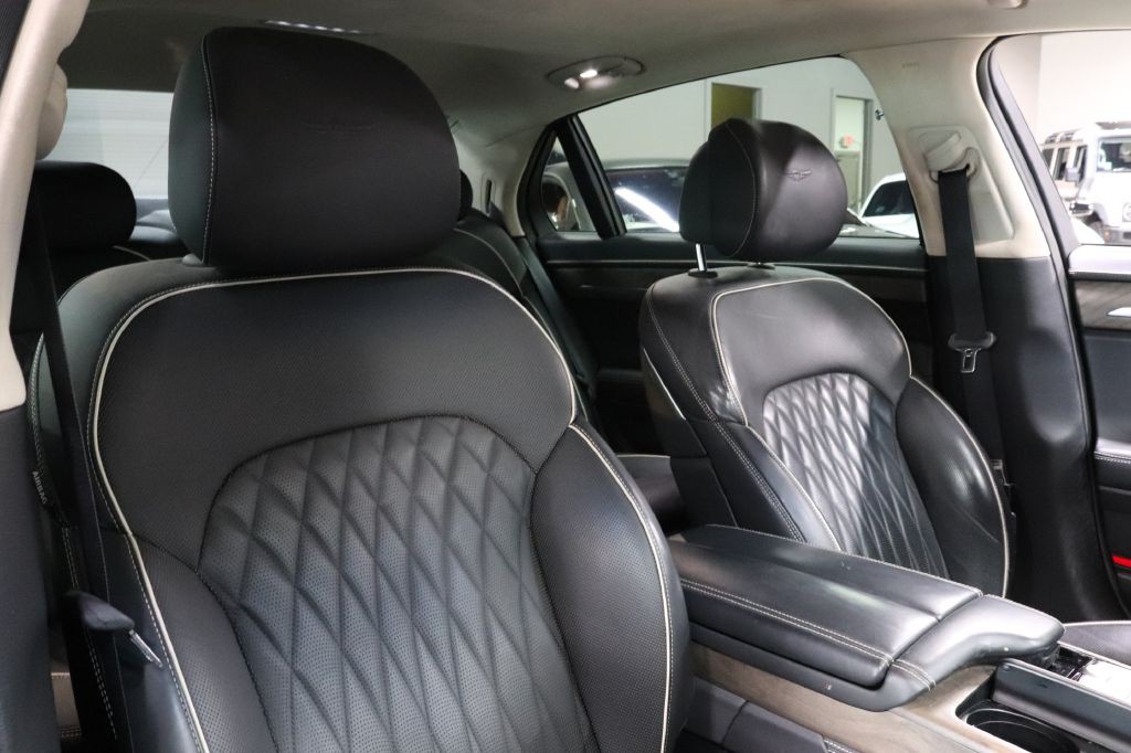 2020 Genesis G90 Image 31