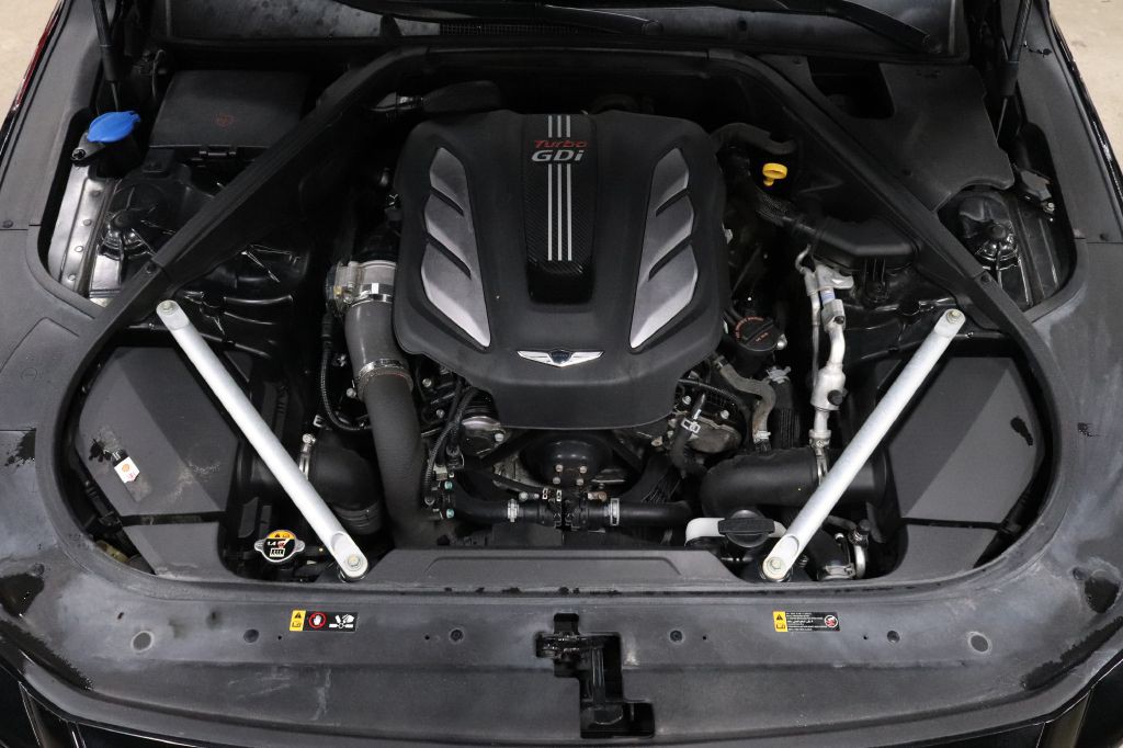 2020 Genesis G90 Image 32