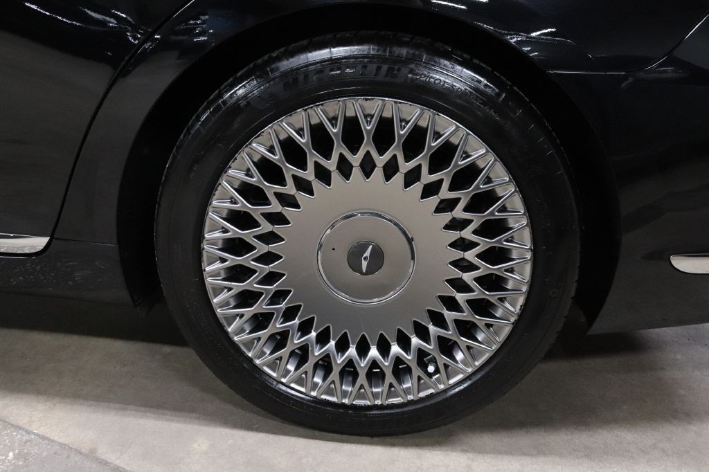2020 Genesis G90 Image 34