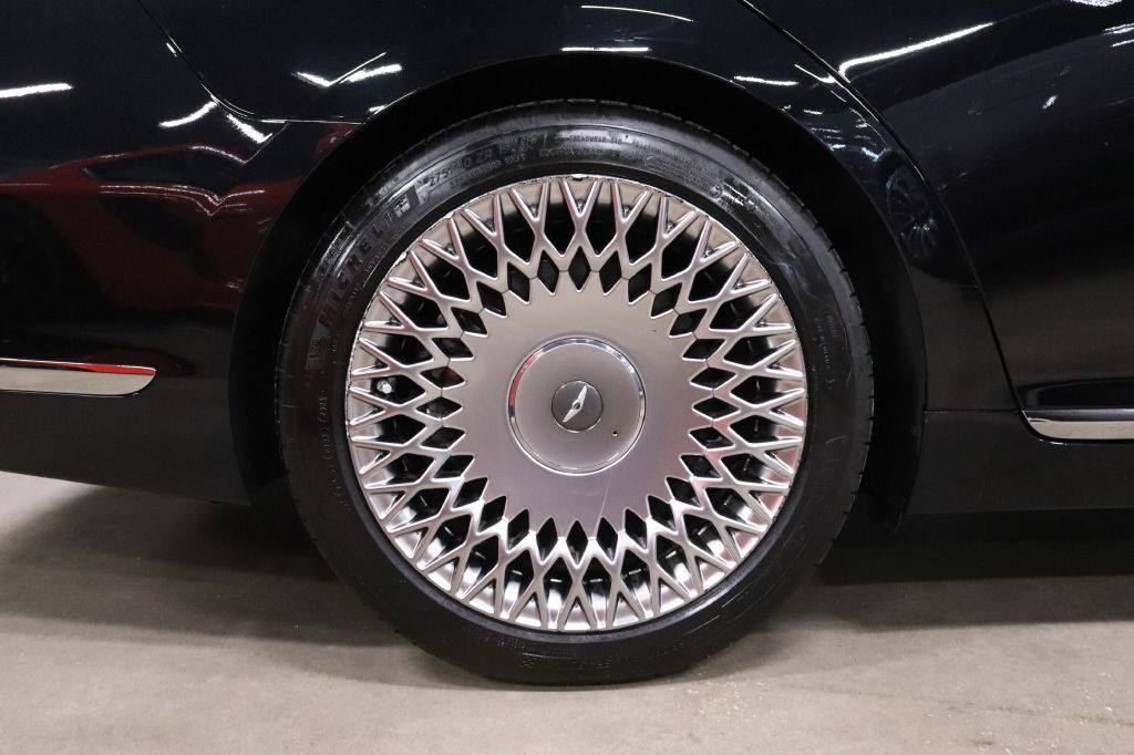 2020 Genesis G90 Image 35