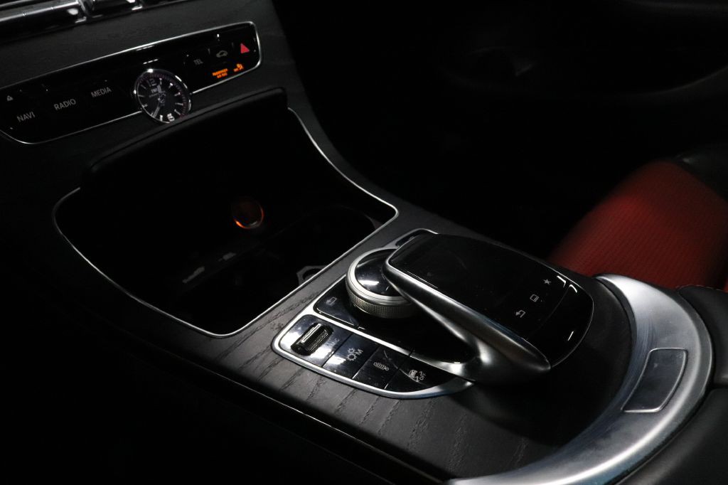 2016 Mercedes-Benz C-Class Image 18