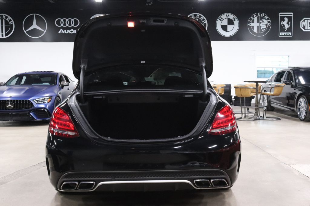 2016 Mercedes-Benz C-Class Image 24