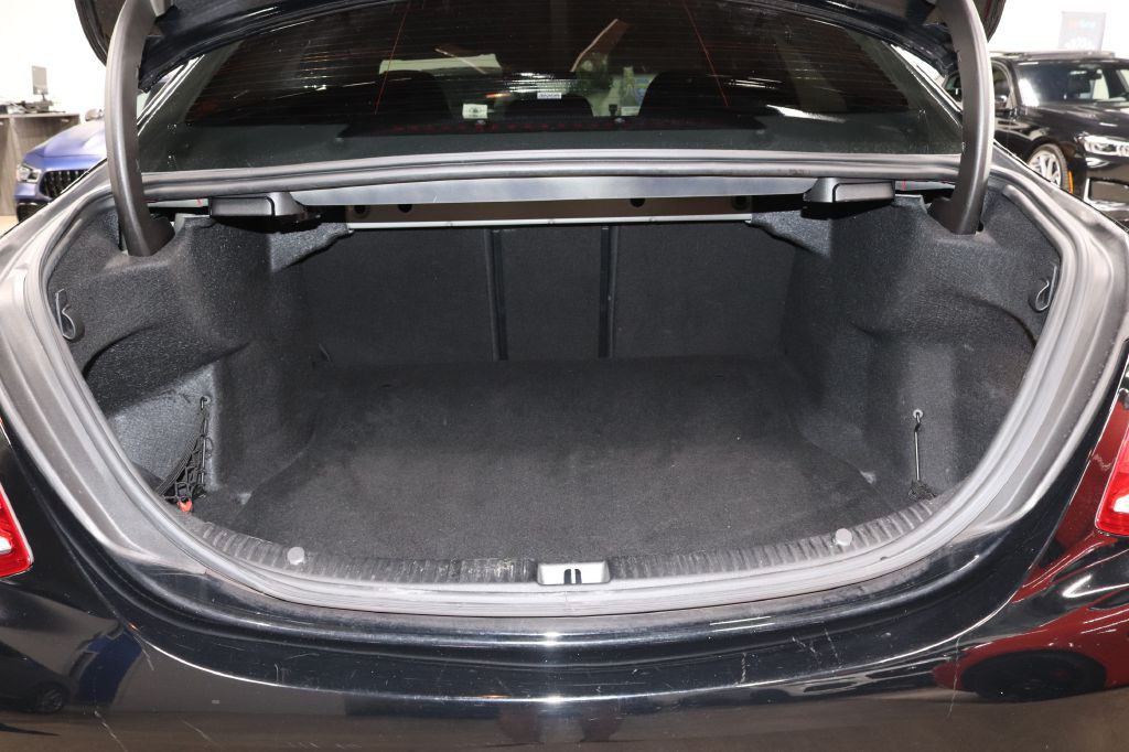 2016 Mercedes-Benz C-Class Image 25