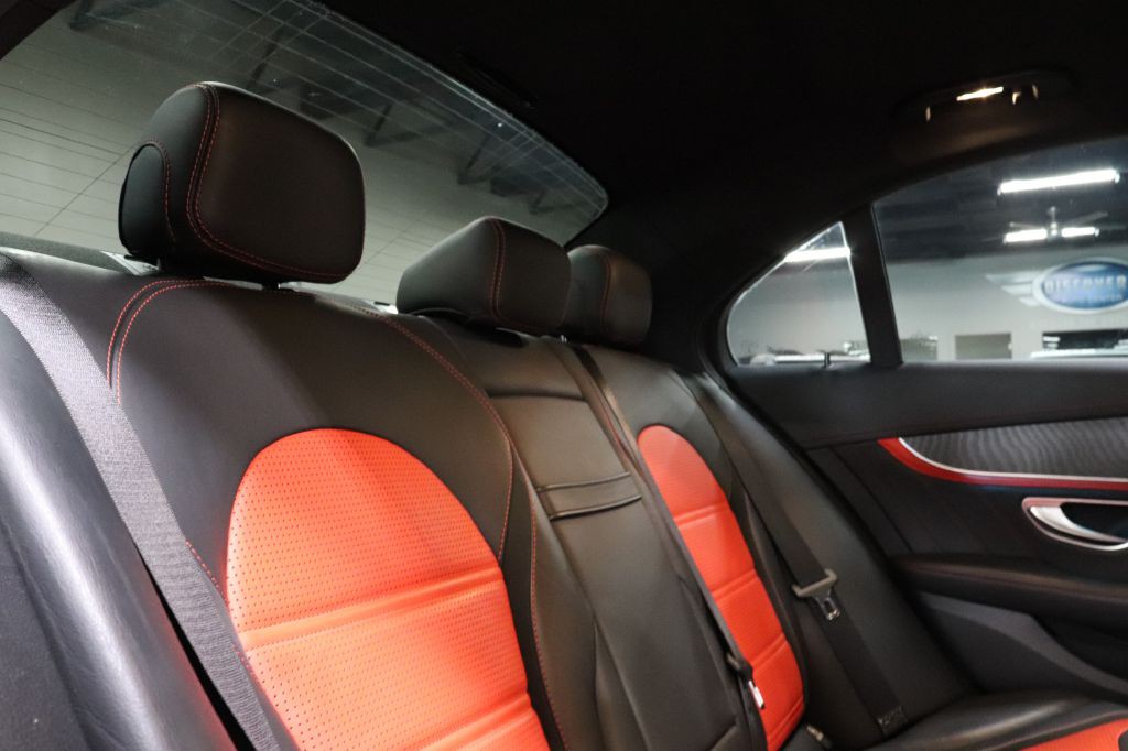 2016 Mercedes-Benz C-Class Image 28