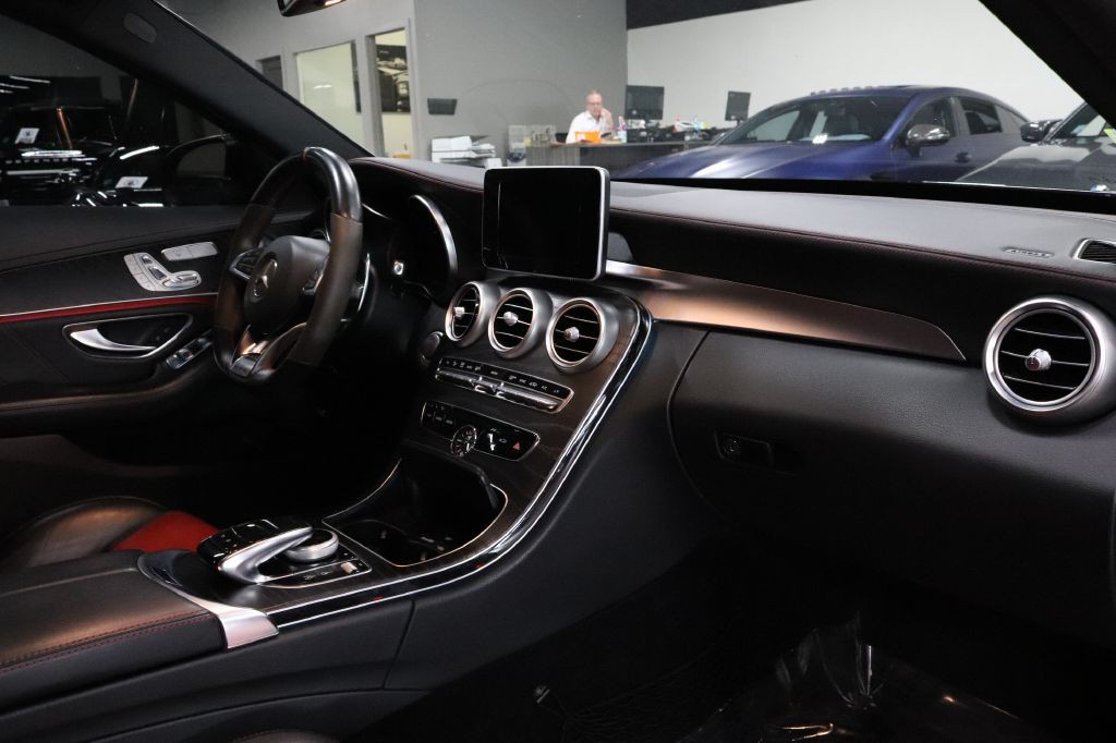 2016 Mercedes-Benz C-Class Image 30