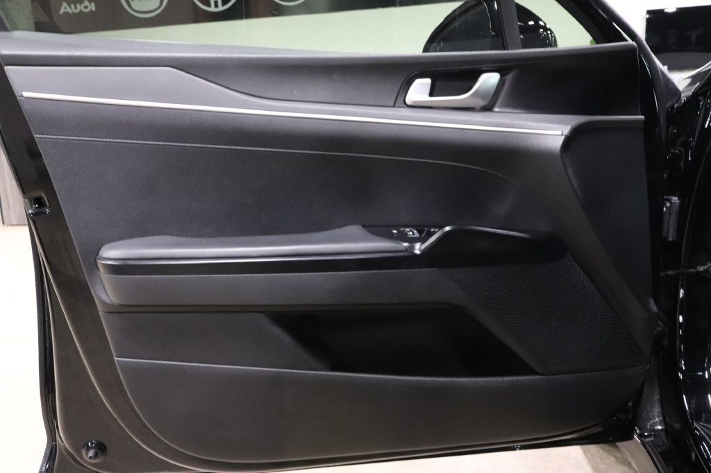 2021 Kia K5 Image 9