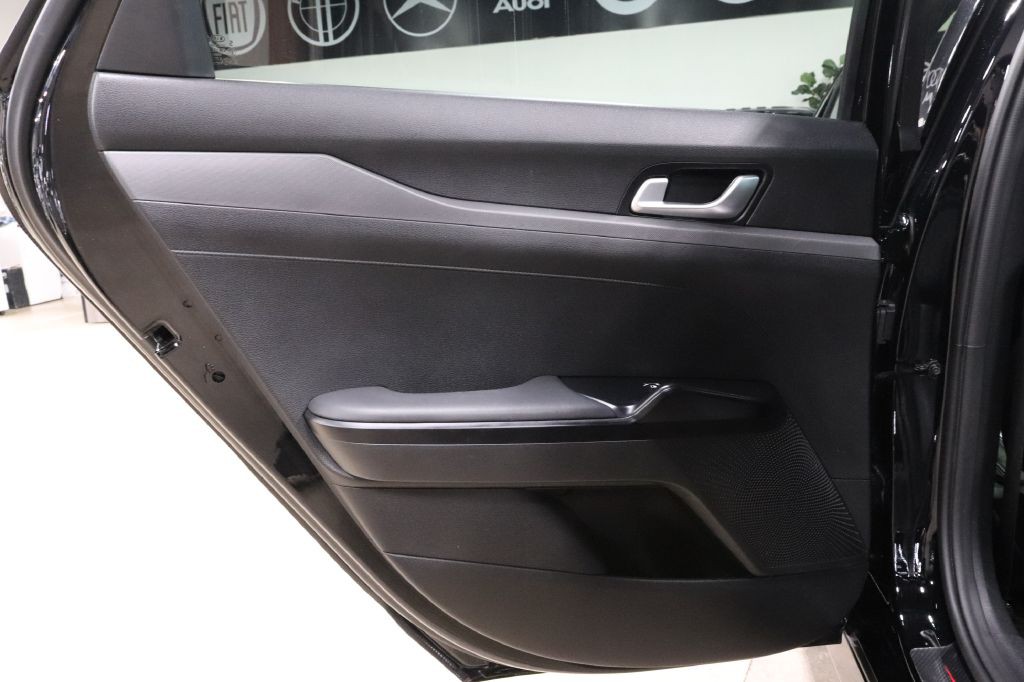 2021 Kia K5 Image 21