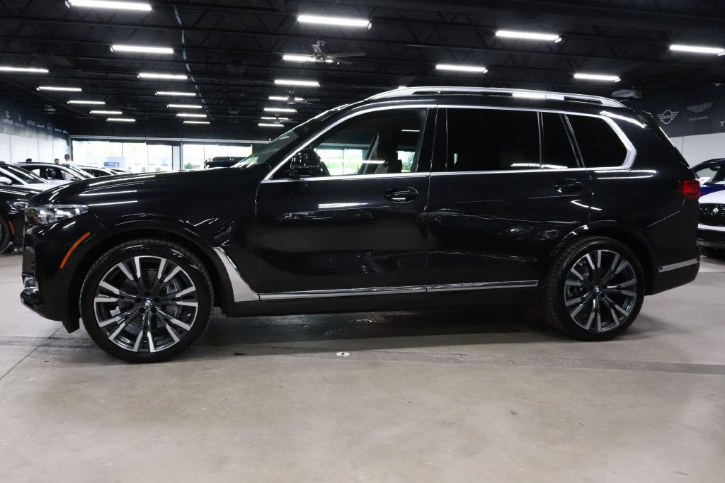 2022 BMW X7 Image 2