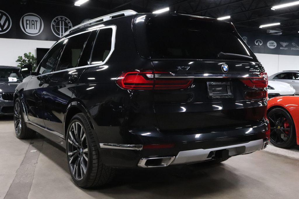 2022 BMW X7 Image 3