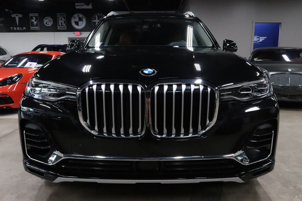 2022 BMW X7 Image 8