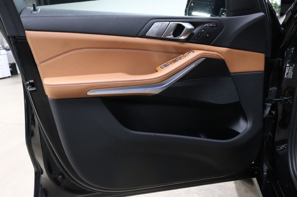 2022 BMW X7 Image 9