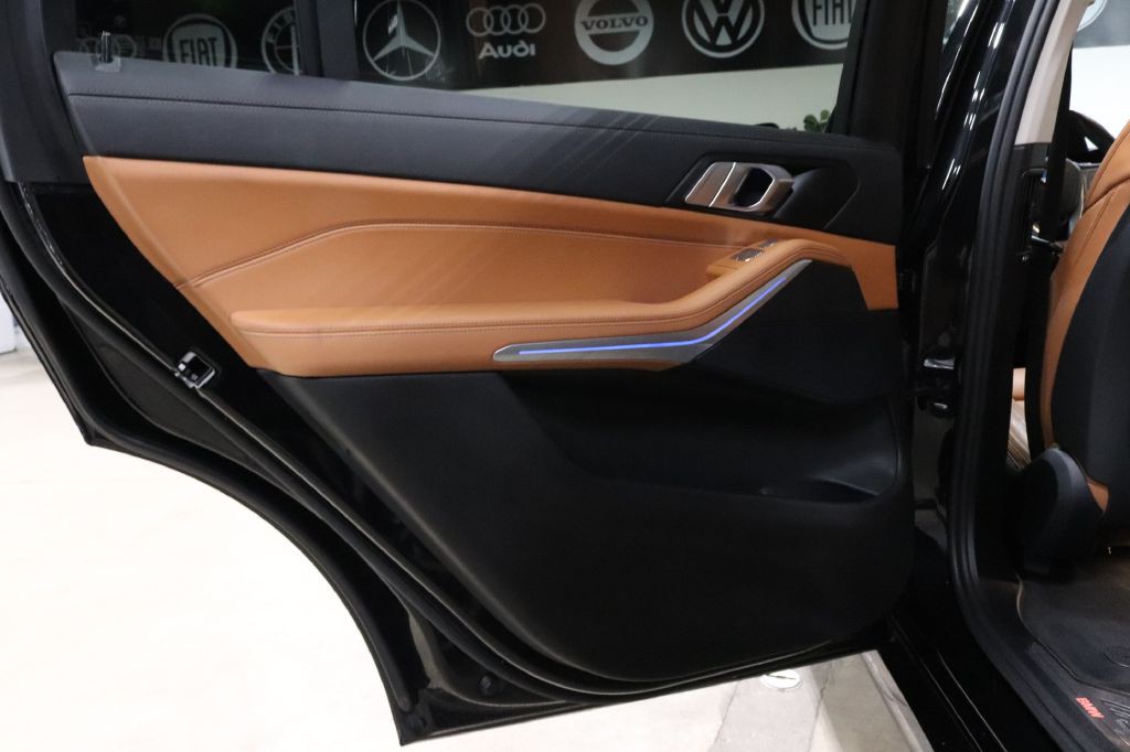 2022 BMW X7 Image 20