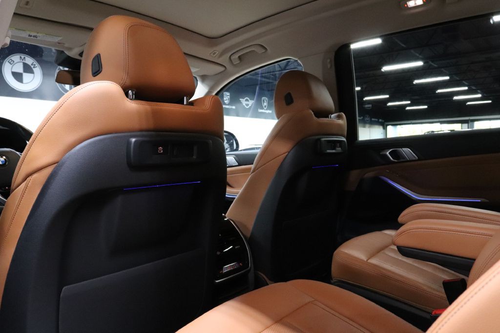 2022 BMW X7 Image 21