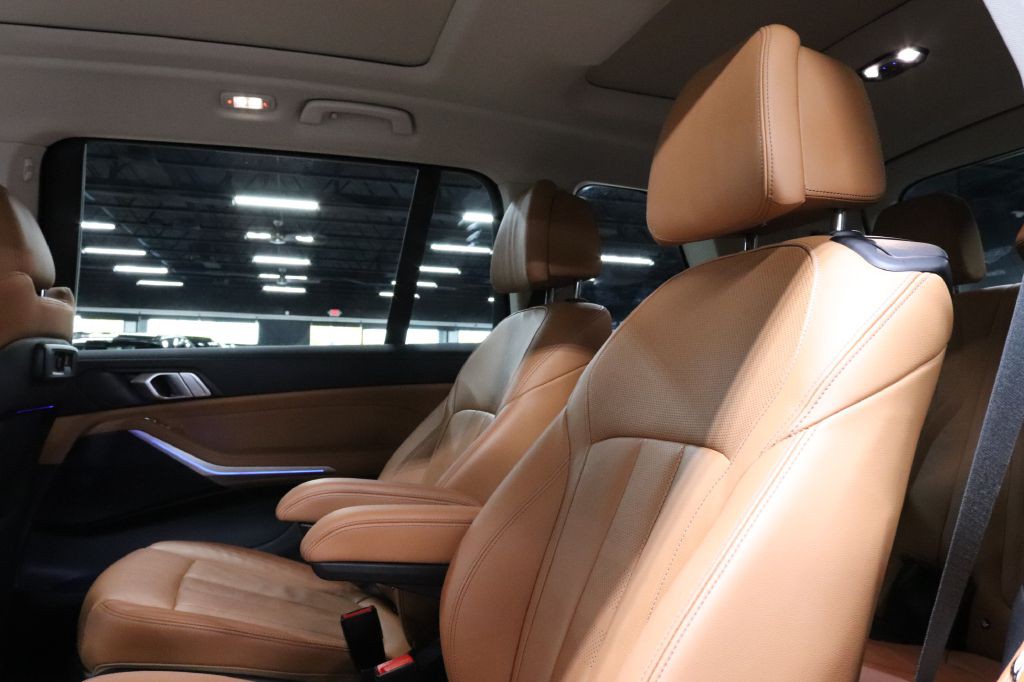 2022 BMW X7 Image 22