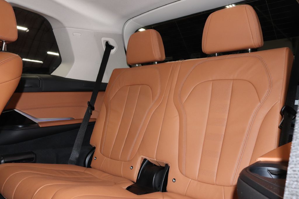 2022 BMW X7 Image 23