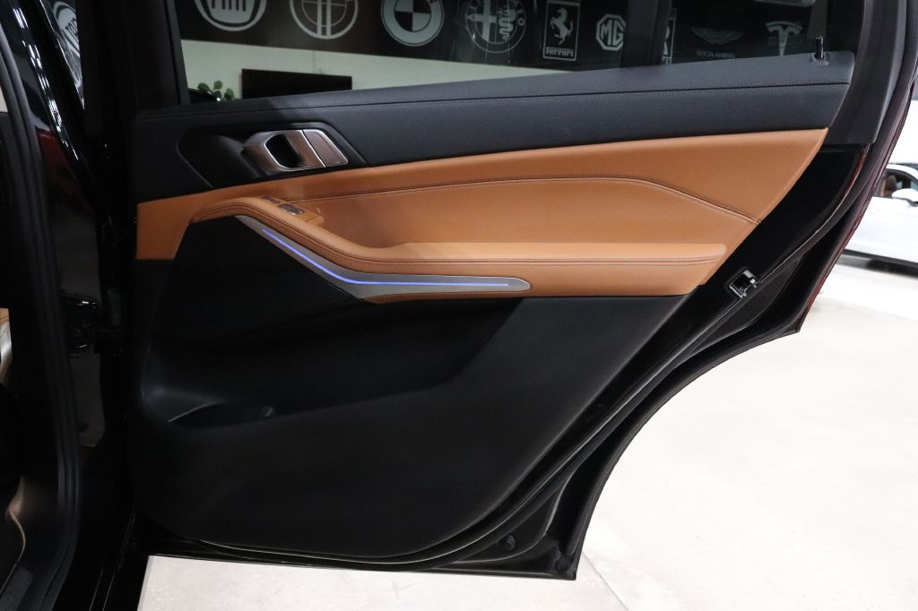 2022 BMW X7 Image 28