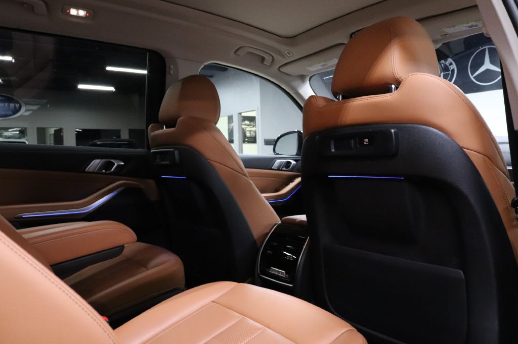 2022 BMW X7 Image 29