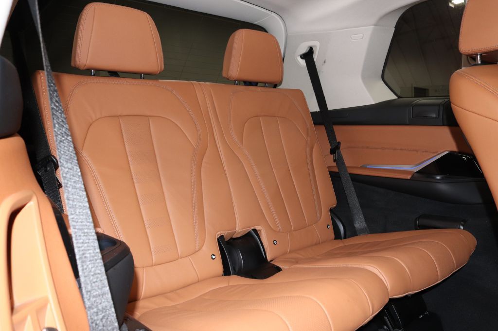 2022 BMW X7 Image 31