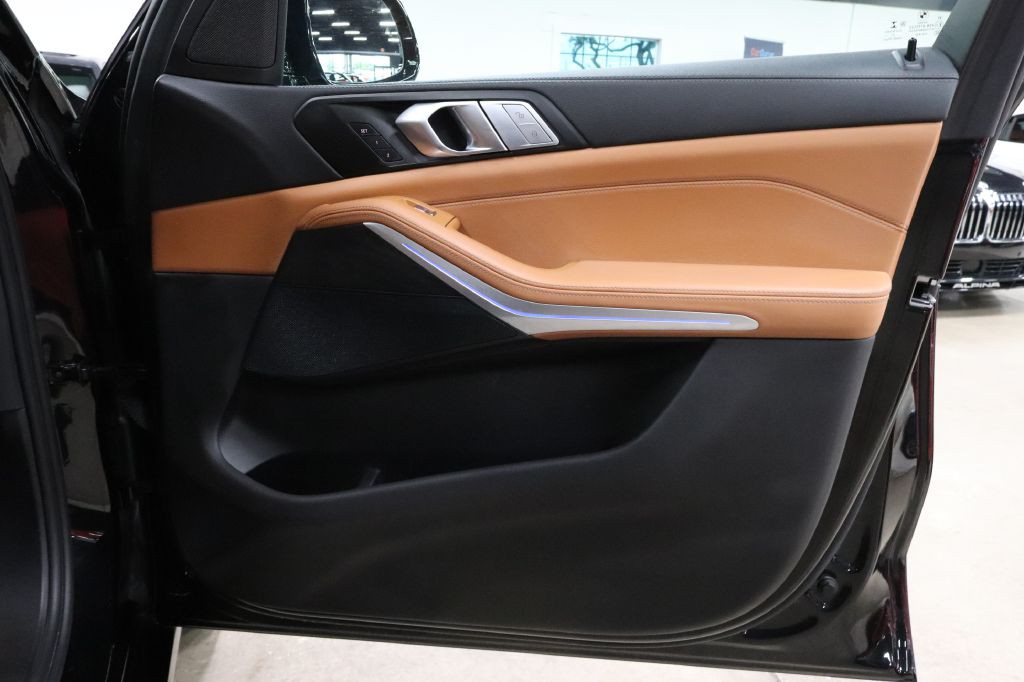 2022 BMW X7 Image 32