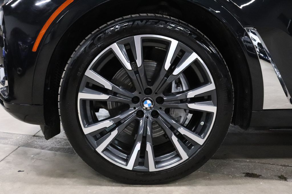 2022 BMW X7 Image 36