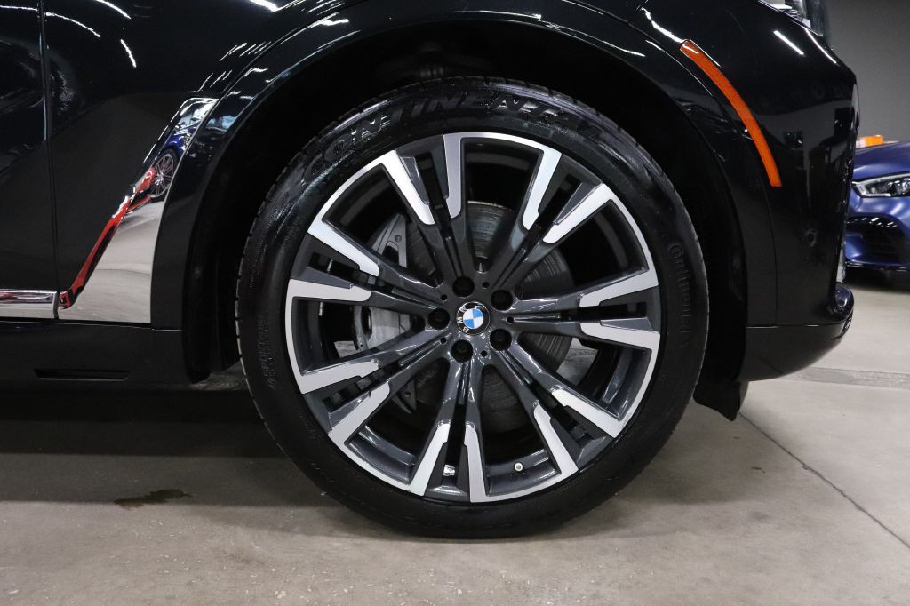 2022 BMW X7 Image 39