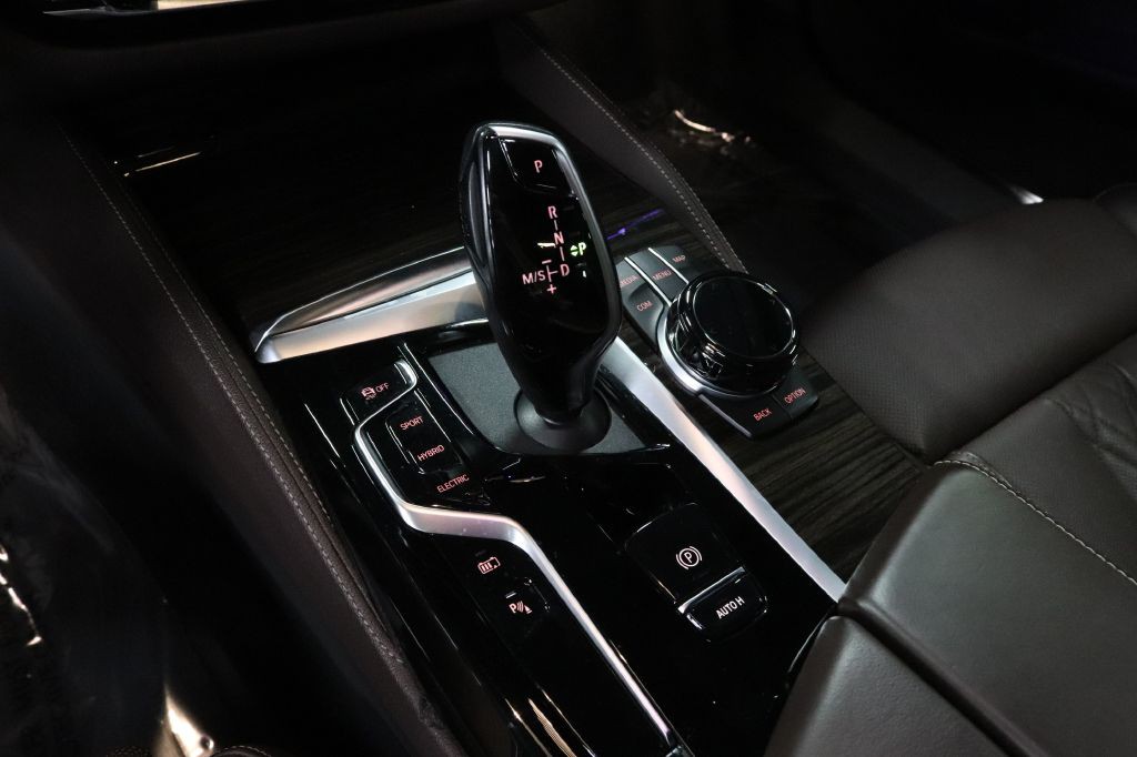2021 BMW 5 Series Image 31
