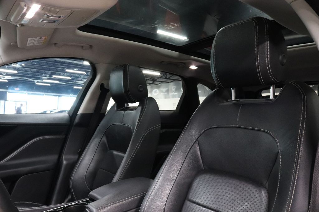 2017 Jaguar F-PACE Image 12