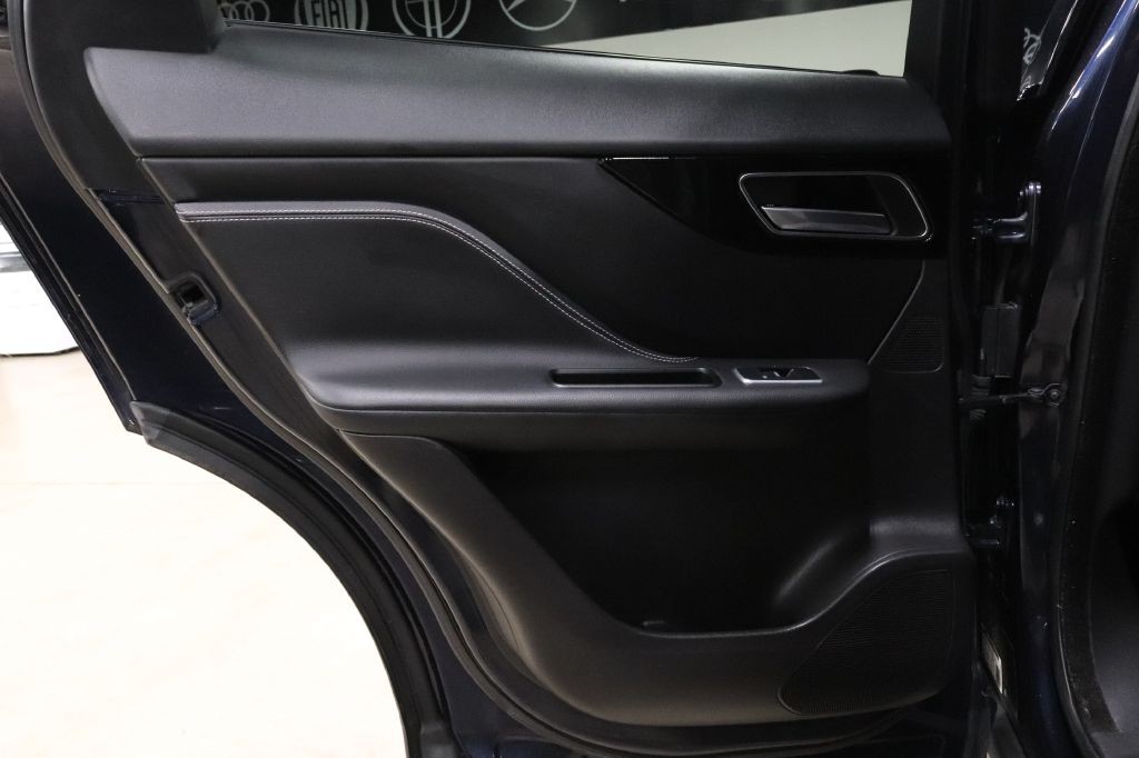 2017 Jaguar F-PACE Image 14